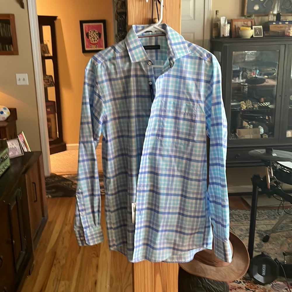 Plaid Tommy Hilfiger button down, long sleeve shirt, w/ cut away style collar.